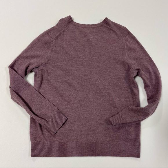 Banana Republic men’s merino wool v-neck sweater - Picture 2 of 6